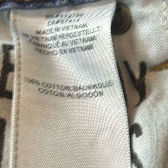 True Religion Mens Geno Relaxed Slim Jeans size 29 Light Wash Distressed Hem - Picture 11 of 12